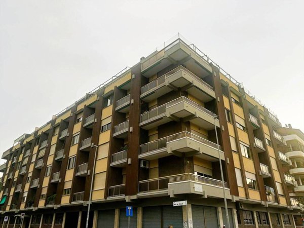 appartamento in vendita a Roma in zona Ostia Antica