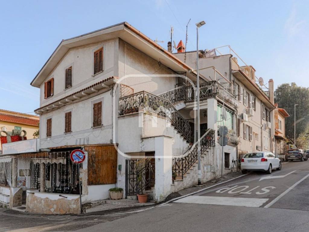 appartamento in vendita a Roma in zona Lunghezza