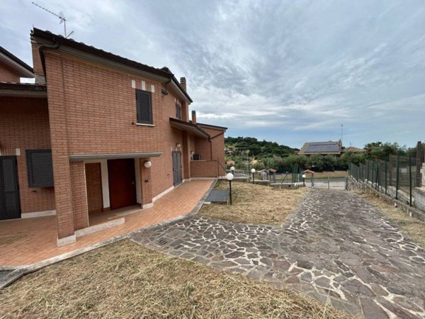 casa indipendente in vendita a Roma in zona Casal Morena