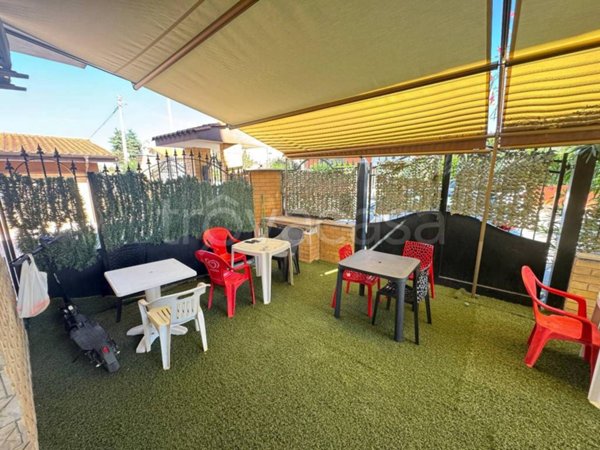 negozio in vendita a Roma in zona Finocchio