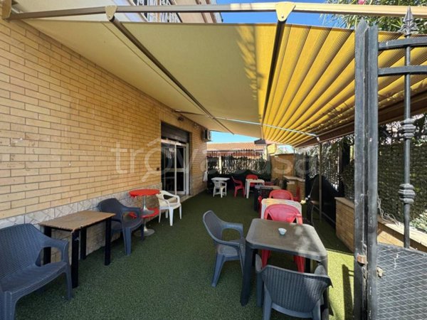 negozio in vendita a Roma in zona Finocchio