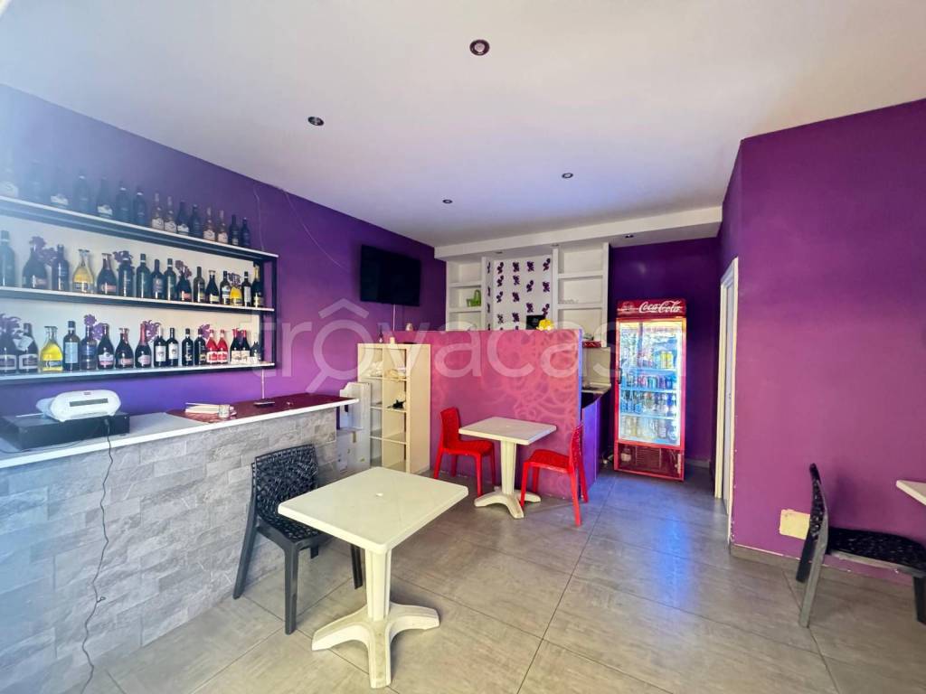 negozio in vendita a Roma in zona Finocchio