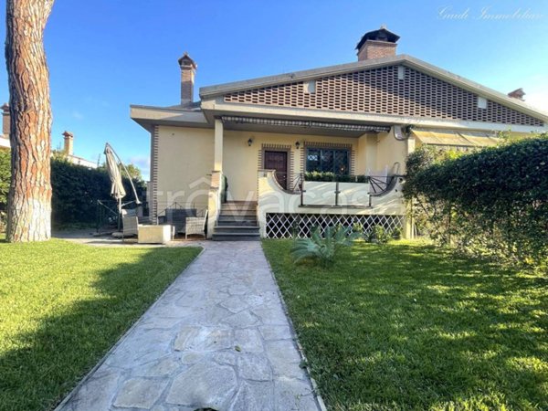 casa indipendente in vendita a Roma in zona Infernetto