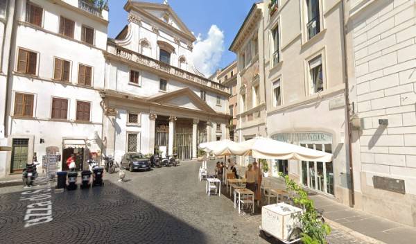 appartamento in vendita a Roma in zona Parione/Sant'Eustachio