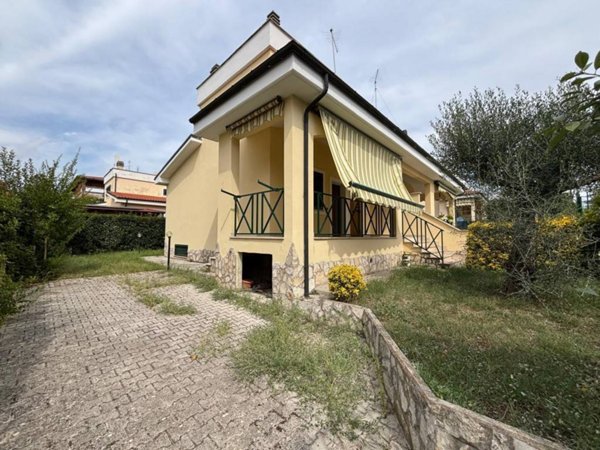 casa indipendente in vendita a Roma in zona Lunghezza
