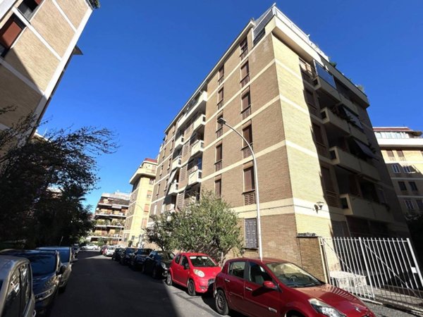 appartamento in vendita a Roma in zona Ardeatino