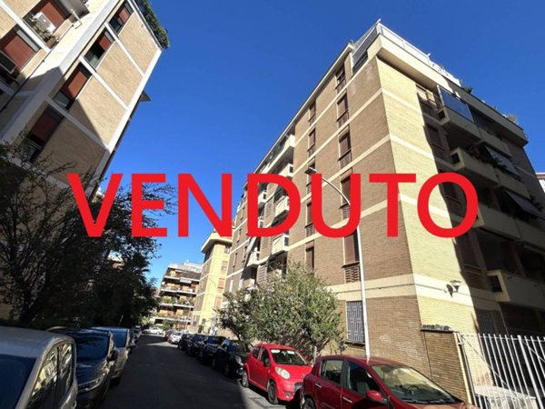 appartamento in vendita a Roma in zona Ardeatino