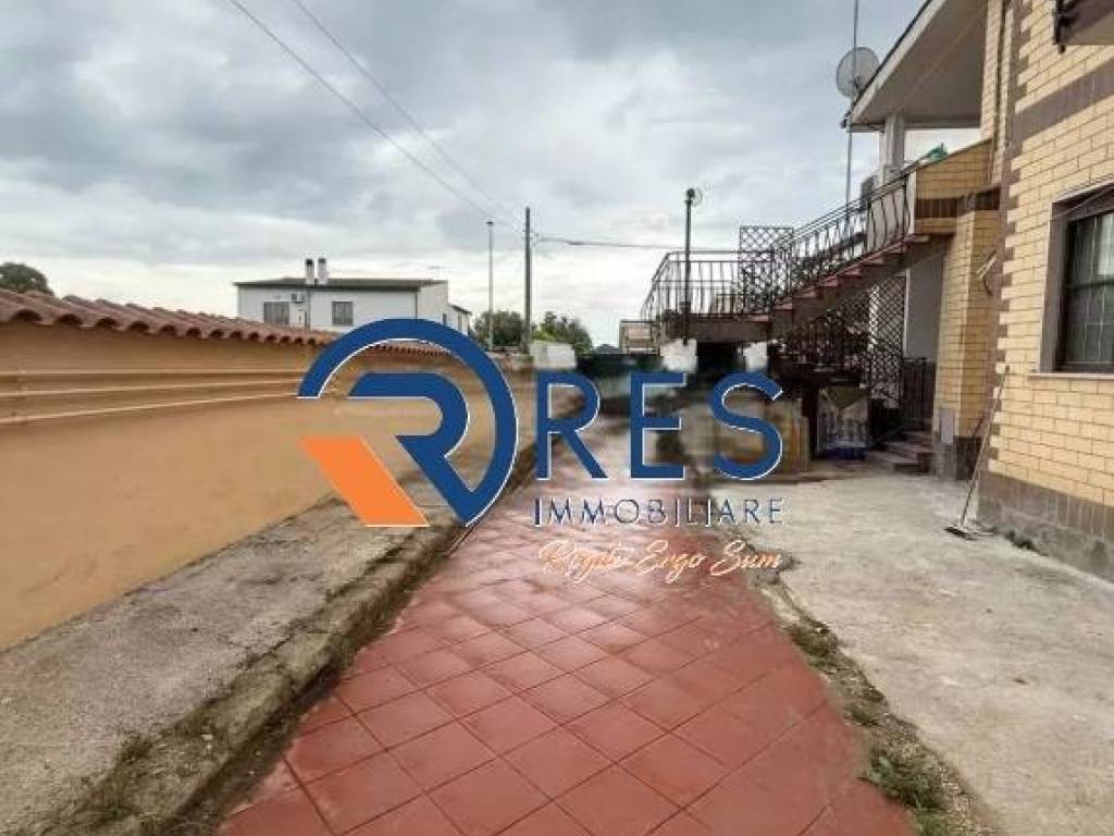 appartamento in vendita a Roma in zona Ostia Antica