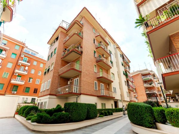 appartamento in vendita a Roma in zona Tuscolano