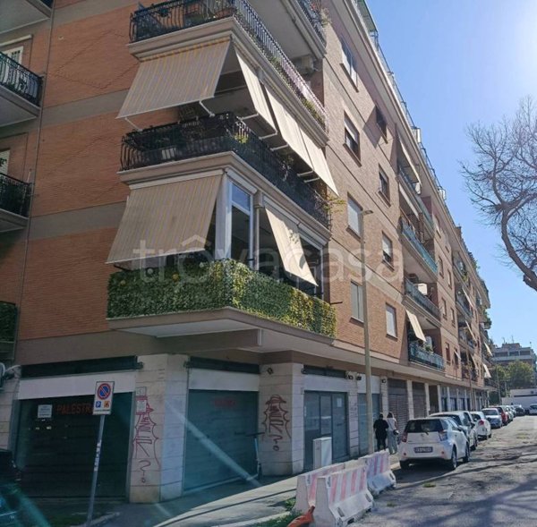 appartamento in vendita a Roma in zona Ostia
