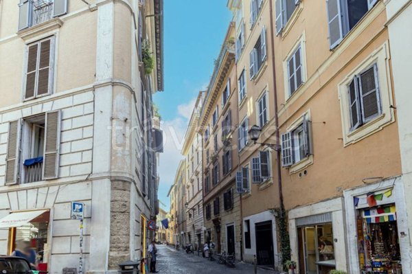 appartamento in vendita a Roma in zona Trevi-Colonna