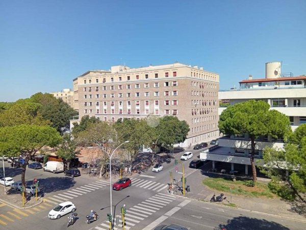 appartamento in vendita a Roma in zona Ostiense