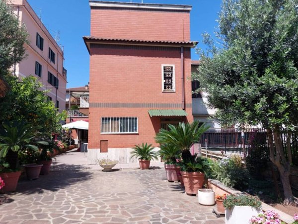 casa indipendente in vendita a Roma in zona Torre Maura