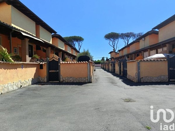casa indipendente in vendita a Roma in zona Casal Palocco