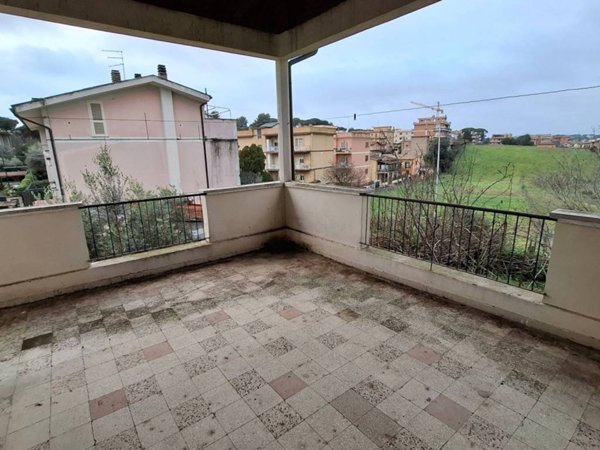 appartamento in vendita a Roma in zona Torrione Cerquetta