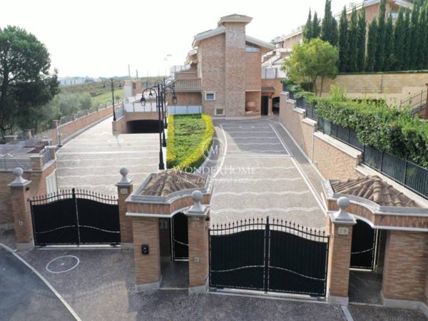 casa indipendente in vendita a Roma