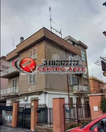 appartamento in vendita a Roma in zona Torre Angela