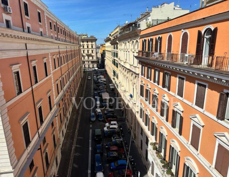appartamento in vendita a Roma in zona Rione Monti/Campitelli