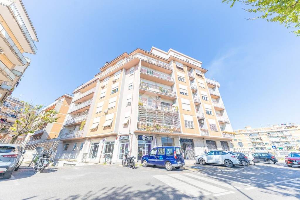 appartamento in vendita a Roma in zona Prenestino-Labicano