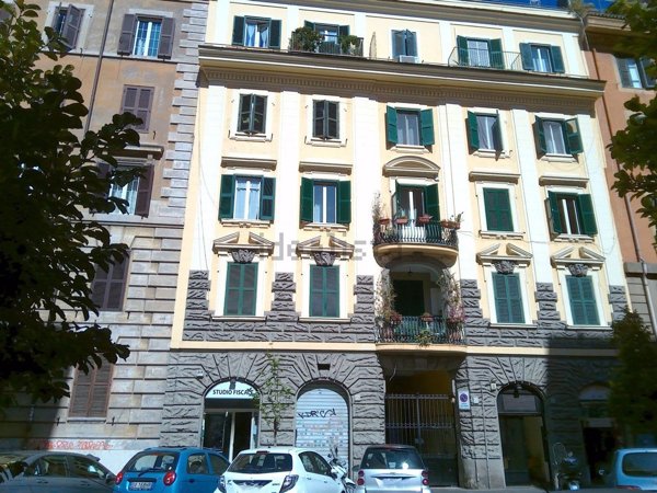 locale commerciale in vendita a Roma in zona Della Vittoria