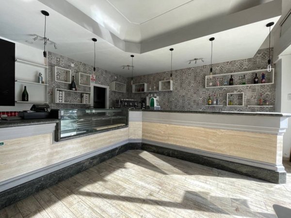 negozio in vendita a Roma in zona Torrevecchia