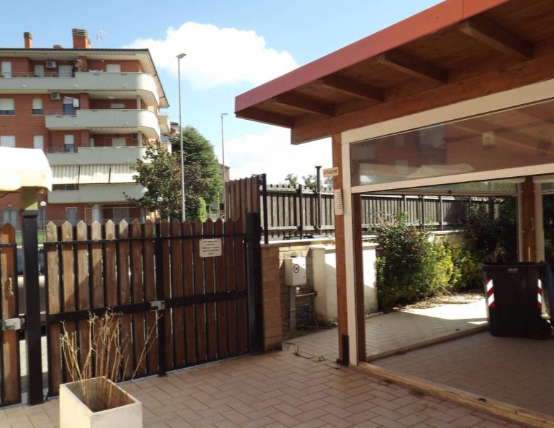 negozio in vendita a Roma in zona Casalotti