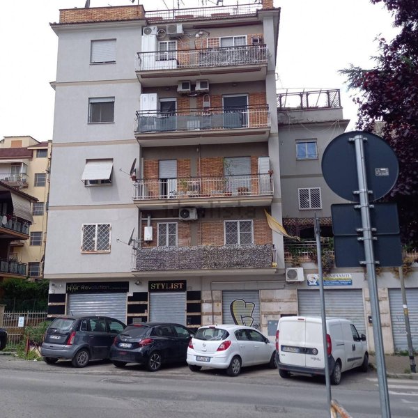 appartamento in vendita a Roma in zona Torre Maura