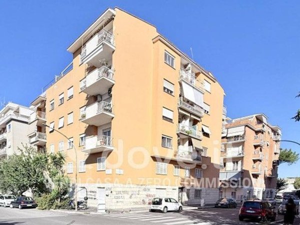 appartamento in vendita a Roma in zona Ardeatino