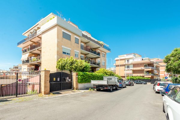 appartamento in vendita a Roma in zona Torrevecchia