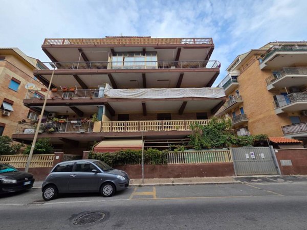 appartamento in vendita a Roma in zona Castel Fusano