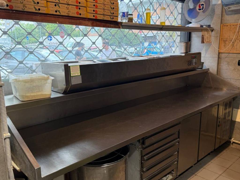 negozio in vendita a Roma in zona Appio Claudio
