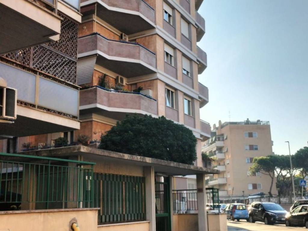 appartamento in vendita a Roma in zona Ostia