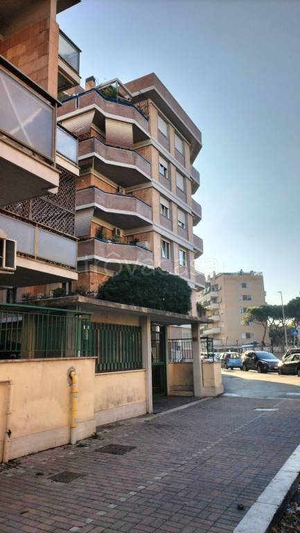 appartamento in vendita a Roma in zona Ostia
