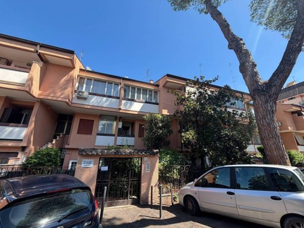 appartamento in vendita a Roma in zona Tomba di Nerone
