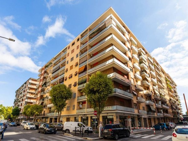 appartamento in vendita a Roma in zona Ostiense