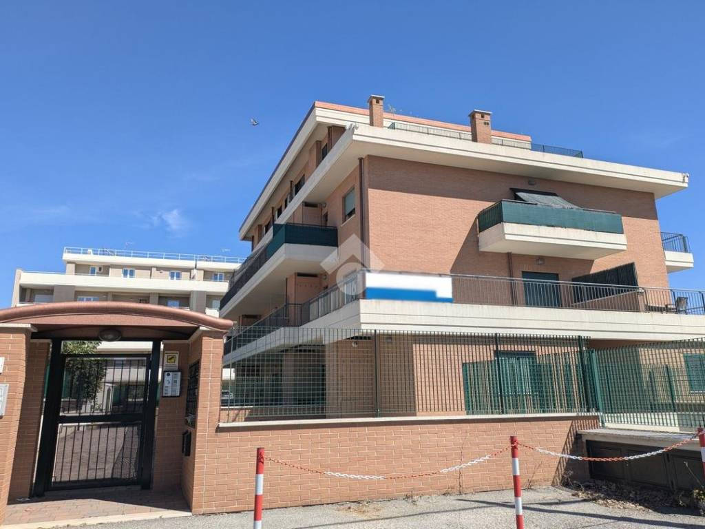 appartamento in vendita a Roma in zona Osteria del Curato