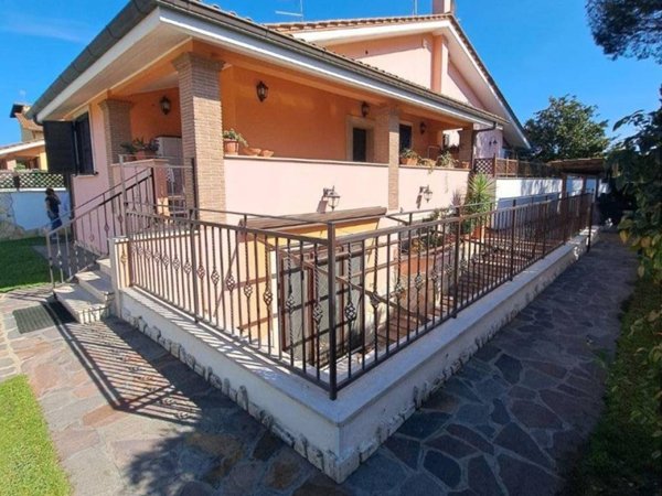 casa indipendente in vendita a Roma in zona Infernetto