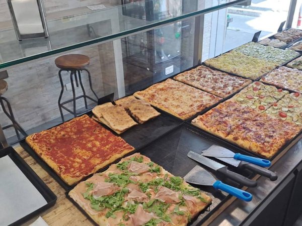 negozio in vendita a Roma in zona Cinecittà