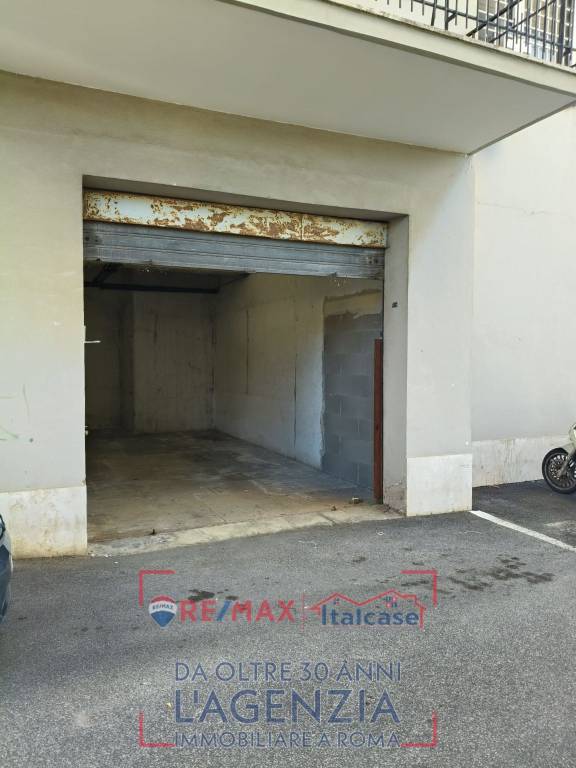 locale commerciale in vendita a Roma