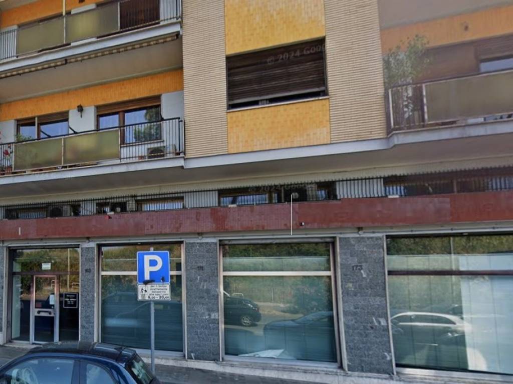 negozio in vendita a Roma in zona Ardeatino