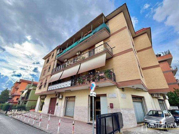 appartamento in vendita a Roma in zona Torre Angela
