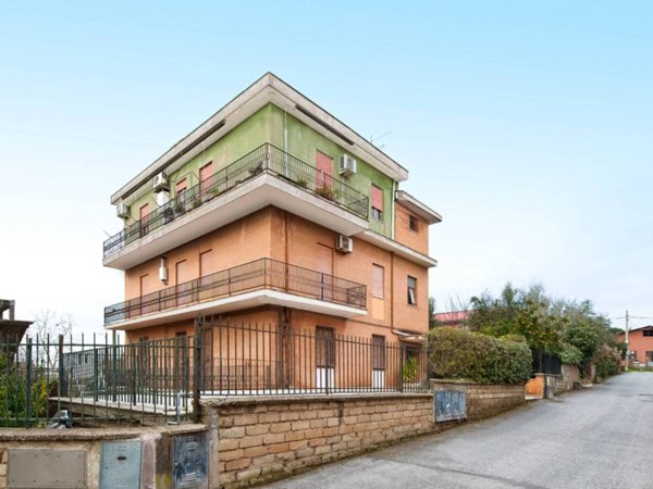 appartamento in vendita a Roma in zona Ostiense