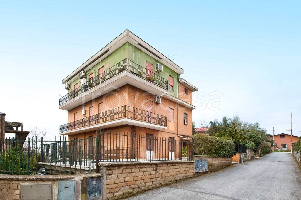 appartamento in vendita a Roma in zona Ostiense