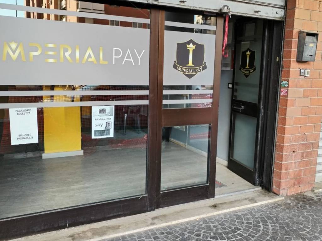 negozio in vendita a Roma in zona Ponte Mammolo