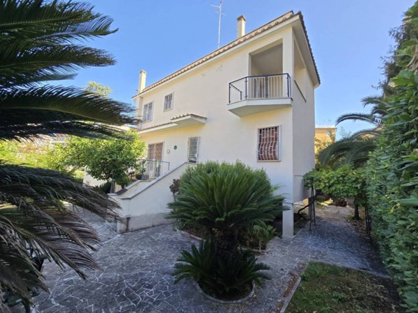 casa indipendente in vendita a Roma in zona Monte Sacro/Talenti
