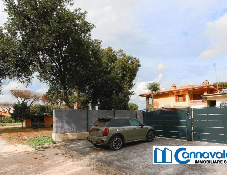 casa indipendente in vendita a Roma in zona Casal Palocco