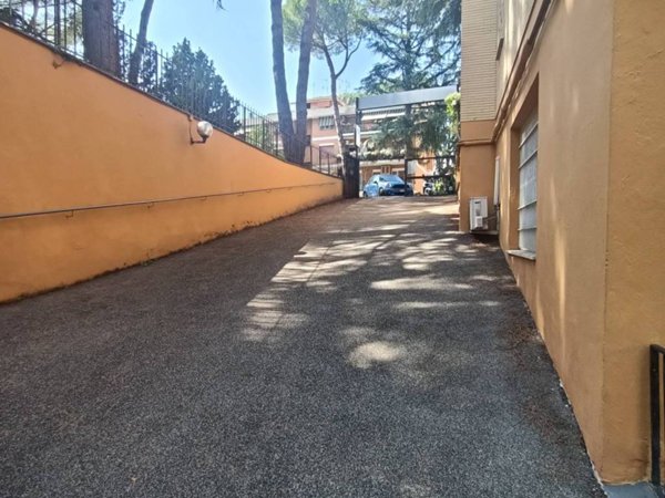 negozio in vendita a Roma in zona Monte Sacro/Talenti
