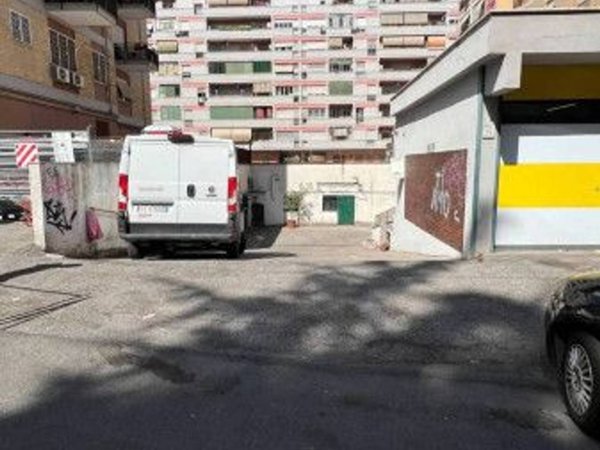 negozio in vendita a Roma in zona Collatino