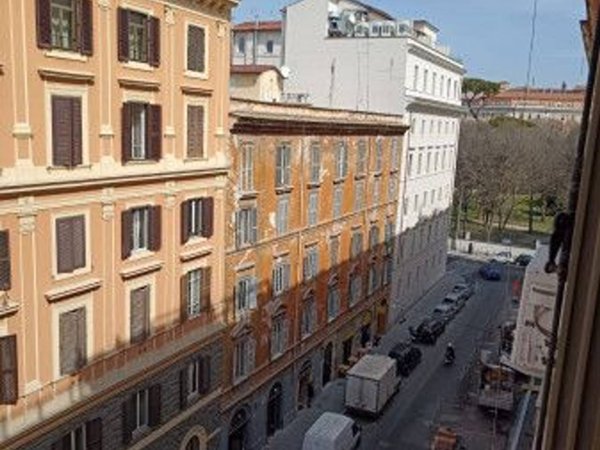 appartamento in vendita a Roma in zona Castro Pretorio