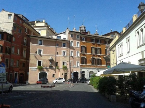 appartamento in vendita a Roma in zona Parione/Sant'Eustachio